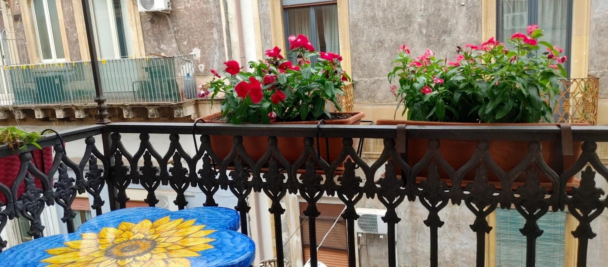 Appartamento A Centro Storico Di CTA Exteriör bild